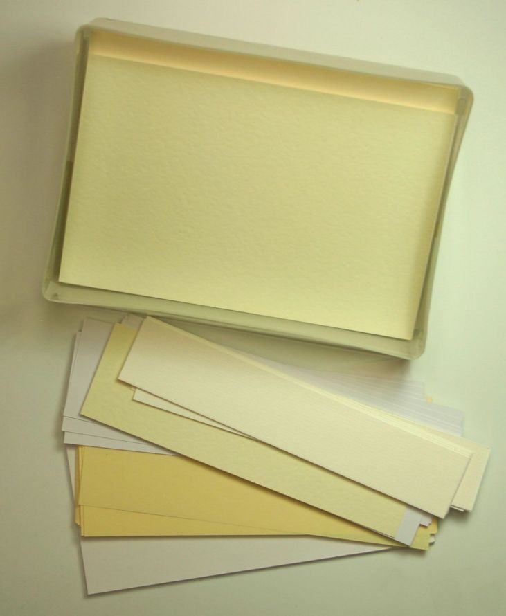 Boîte de rangement avec papier cartonné 1/2 kg - crème / carton lux blanc
